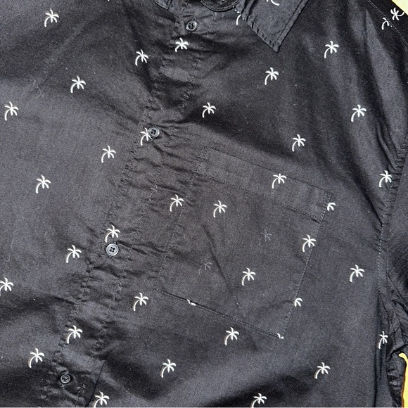 H&M Short Sleeve Button Up - Large - Picture 4 of 5